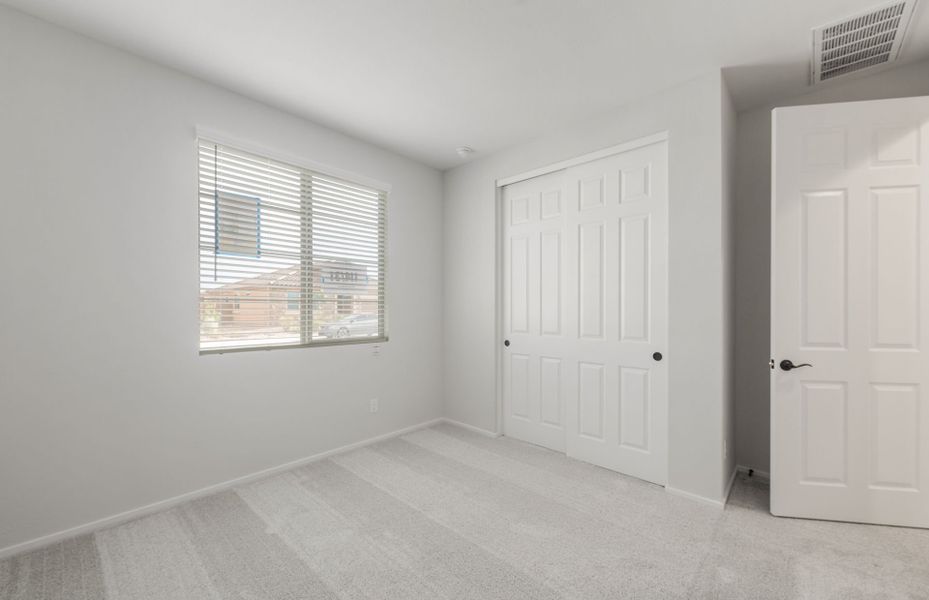 Spacious, unfurnished interior of a new home in Sun City Anthem at Merrill Ranch, Florence (Image 20).