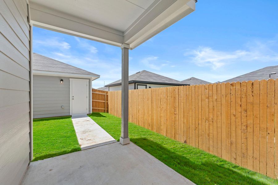 Exterior details and patio area of a home in Valverde, Bastrop (Image 3).