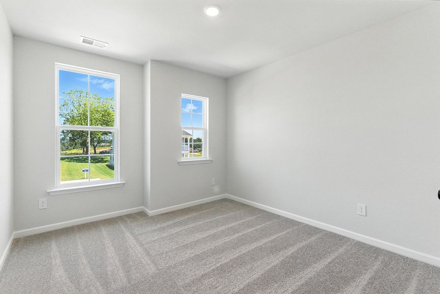 Spacious, unfurnished interior of a new home in Landmark Commons, Boiling Springs (Image 18).