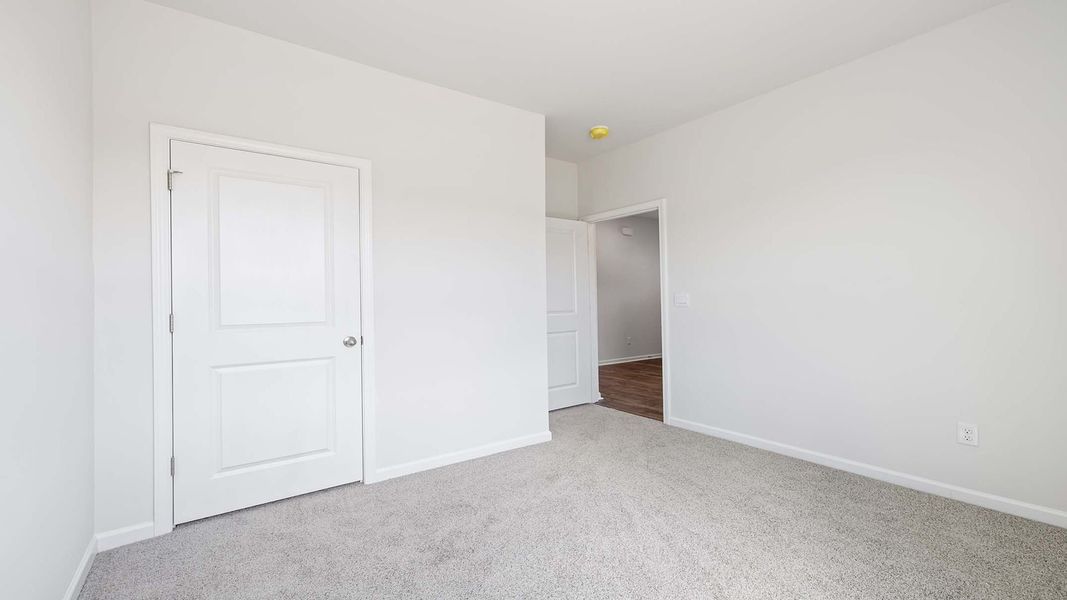 Spacious, unfurnished interior of a new home in Sage Grove, Lyman (Image 23).