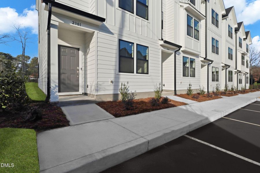 SUN_ElmGrove_Pic_Jackson_QMI_21_Front_3o SUN_ElmGrove_Pic_Jackson_QMI_21_Front_3o