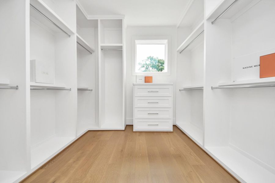 Spacious, unfurnished interior of a new home in , Houston (Image 22).