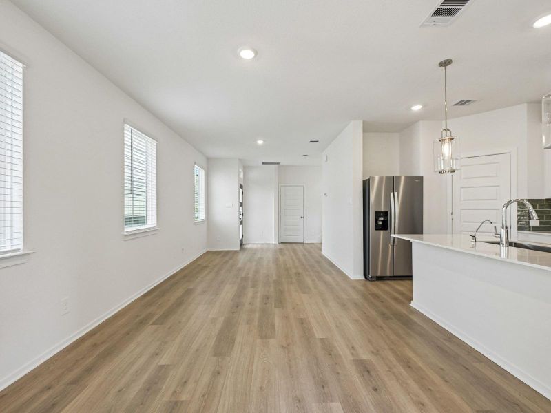 Spacious, unfurnished interior of a new home in Pinewood Trails - City Series, Atascocita (Image 26).