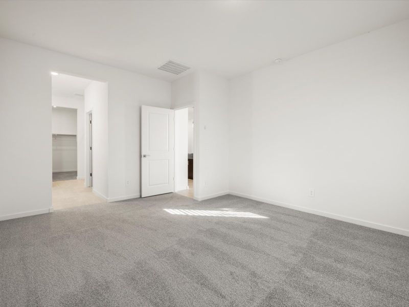 Spacious, unfurnished interior of a new home in San Tan Groves - Classic Series, San Tan Valley (Image 11).