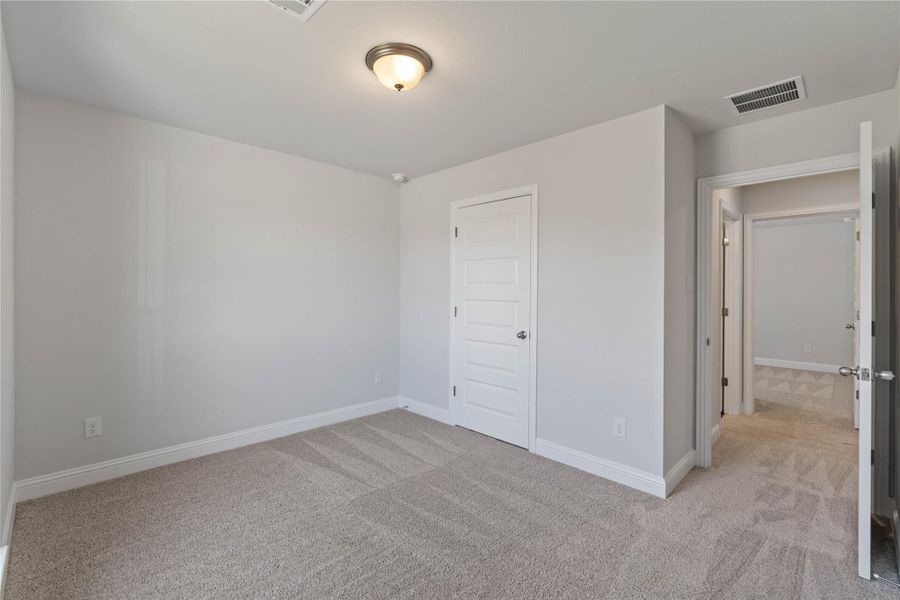 Spacious, unfurnished interior of a new home in Grand Oaks Reserve, Cleveland (Image 23).