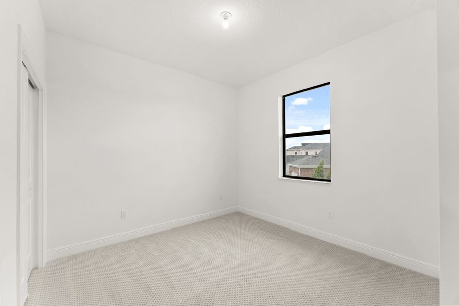 Spacious, unfurnished interior of a new home in Newfield - Rosette Park, Palm City (Image 14).