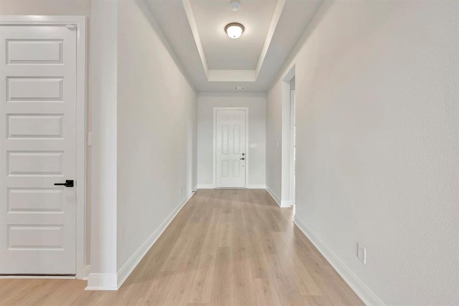 Spacious, unfurnished interior of a new home in Myrtle Creek, Waxahachie (Image 23).