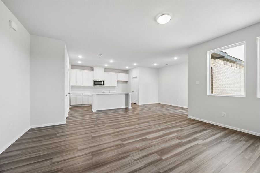 Spacious, unfurnished interior of a new home in Santorini, Seagoville (Image 16). Spacious, unfurnished interior of a new home in Santorini, Seagoville (Image 16).