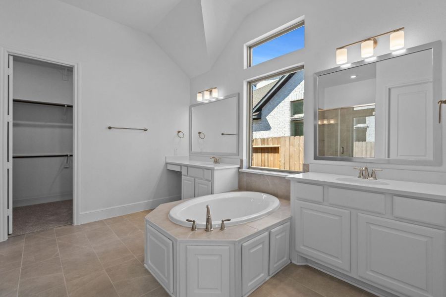 Furnished interior view inside a new home in Valencia 70', Manvel (Image 5).