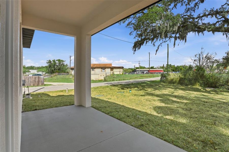 Exterior details and patio area of a home in , Orlando (Image 27).