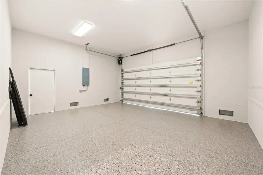 Spacious, unfurnished interior of a new home in , Sarasota (Image 57).