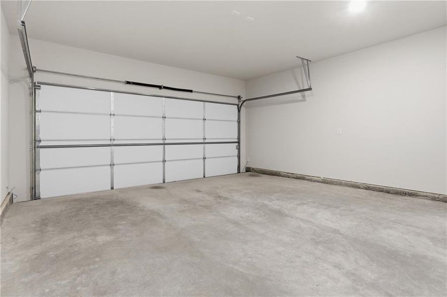 Spacious, unfurnished interior of a new home in Concord Oaks, Powder Springs (Image 21). Spacious, unfurnished interior of a new home in Concord Oaks, Powder Springs (Image 21).