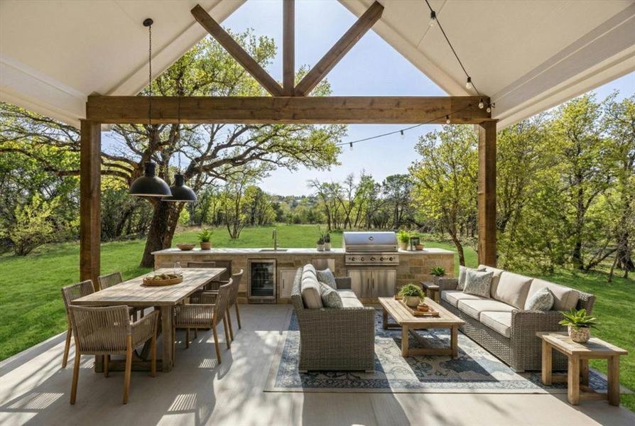 *virtually staged/ outdoor kitchen*