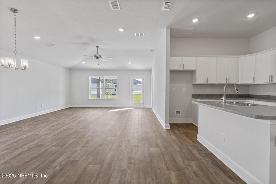Spacious, unfurnished interior of a new home in Summerglen, Jacksonville (Image 16).