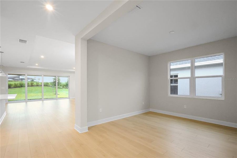 Spacious, unfurnished interior of a new home in Cresswind at Lake Harris, Tavares (Image 13).