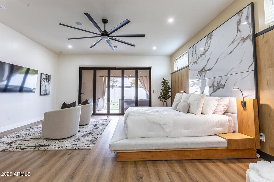 2536 E Indianola Ave-95