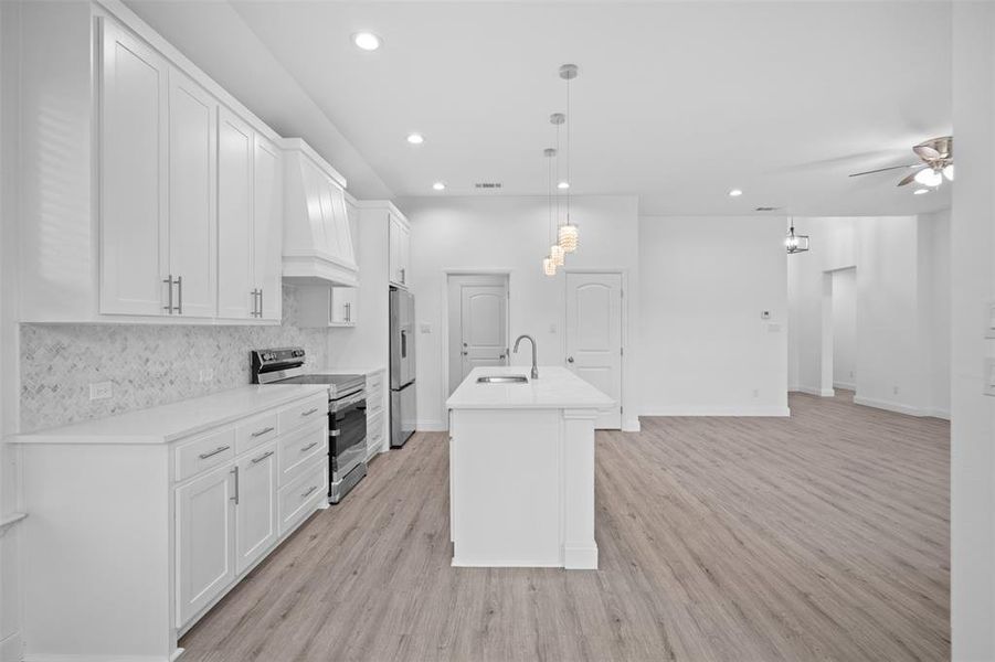 Furnished interior view inside a new home in , Waxahachie (Image 5).
