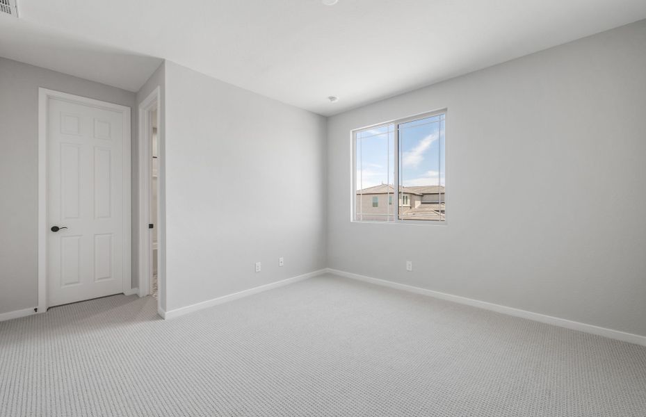 Spacious, unfurnished interior of a new home in Soleo, San Tan Valley (Image 28).