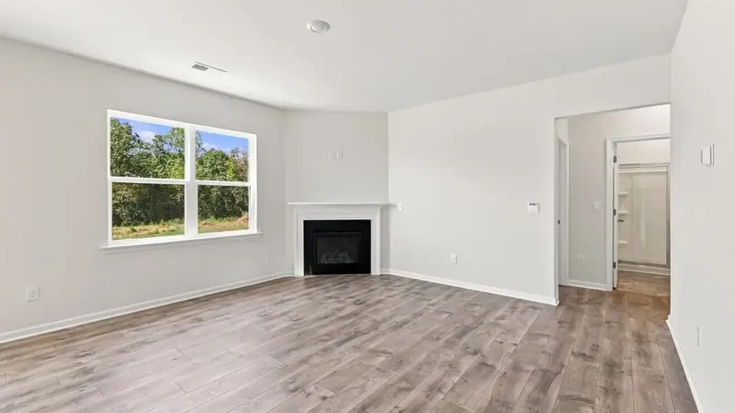 Spacious, unfurnished interior of a new home in Rocky River Ridge, Anderson (Image 22).