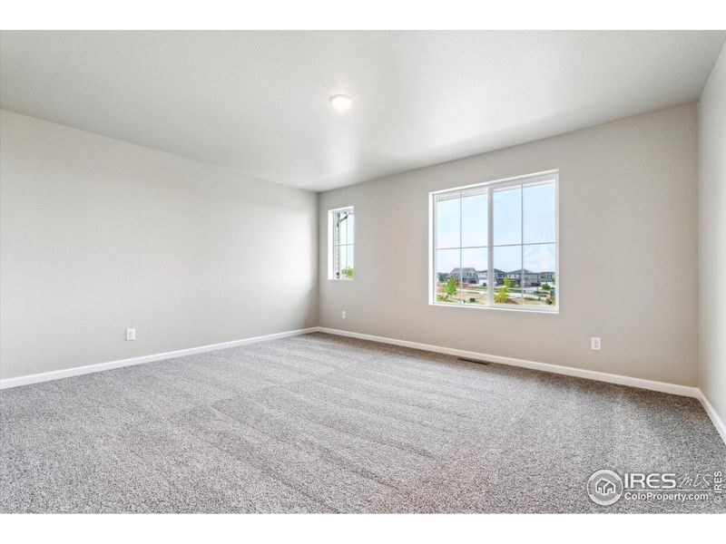 Spacious, unfurnished interior of a new home in Pintail Commons at Johnstown Village, Johnstown (Image 13).