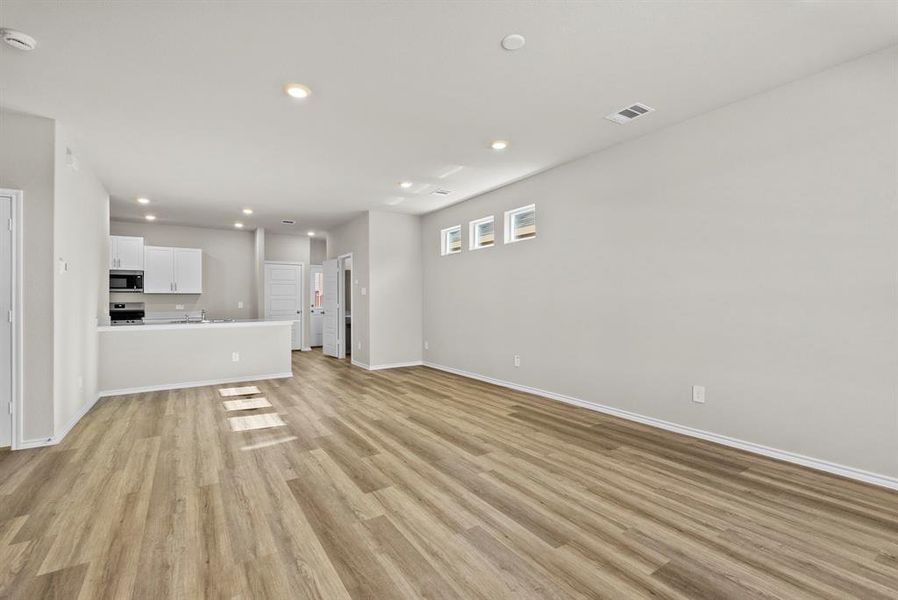 Spacious, unfurnished interior of a new home in Orchard Village, Fort Worth (Image 8).
