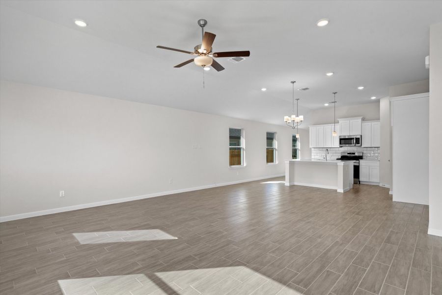 Spacious, unfurnished interior of a new home in Morningstar, Georgetown (Image 16).