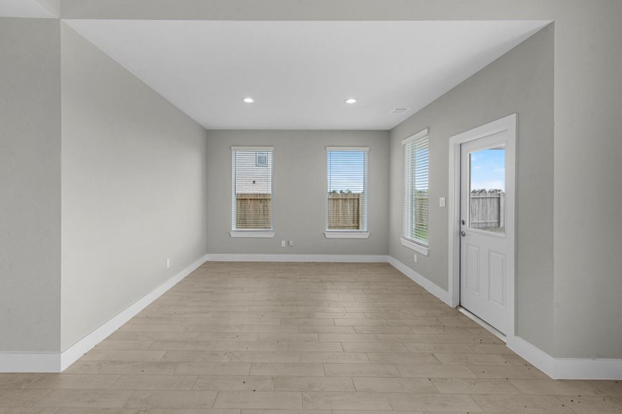 Spacious, unfurnished interior of a new home in Briarwood Crossing, Rosenberg (Image 18).