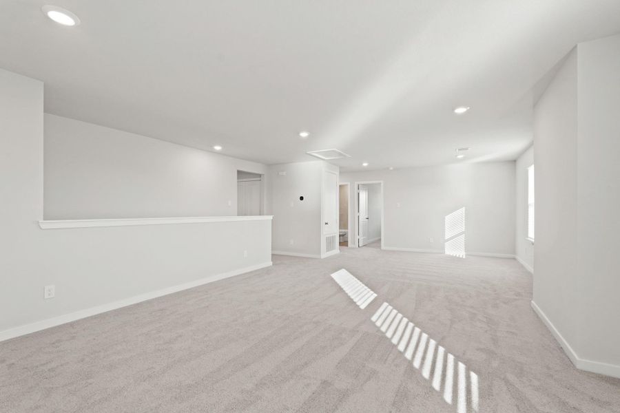 Spacious, unfurnished interior of a new home in Woodshore, Clute (Image 24).