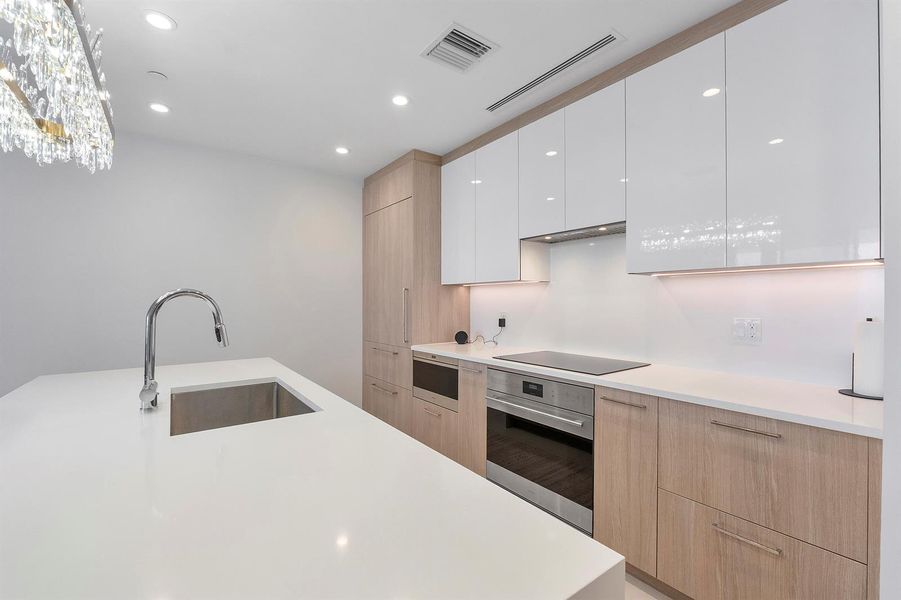 153 N Seabreeze Blvd u1803_019
