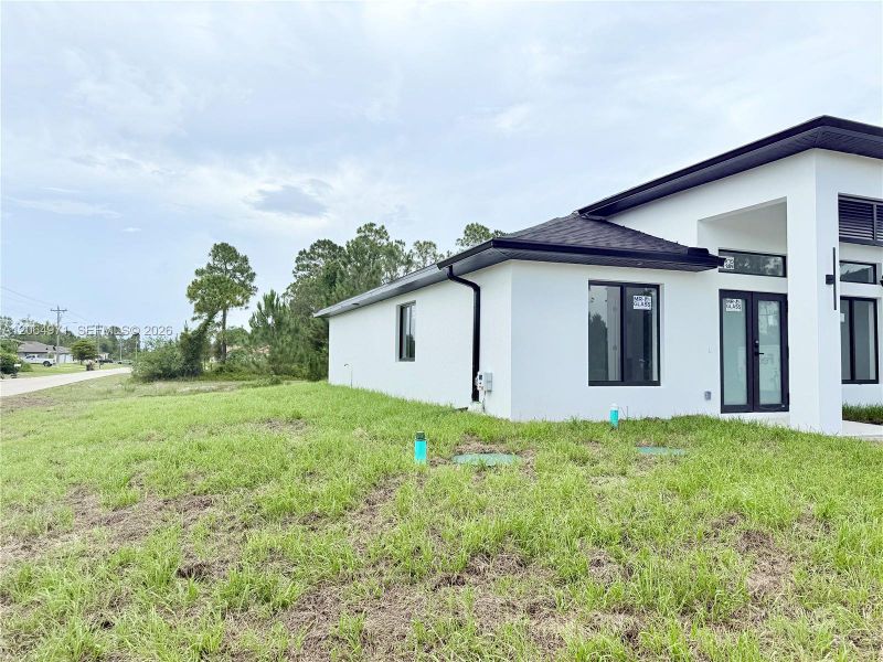 Exterior details and patio area of a home in , Lehigh Acres (Image 29).
