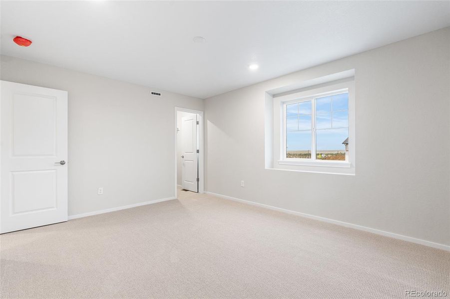 Spacious, unfurnished interior of a new home in Harvest Crossing, Aurora (Image 13).