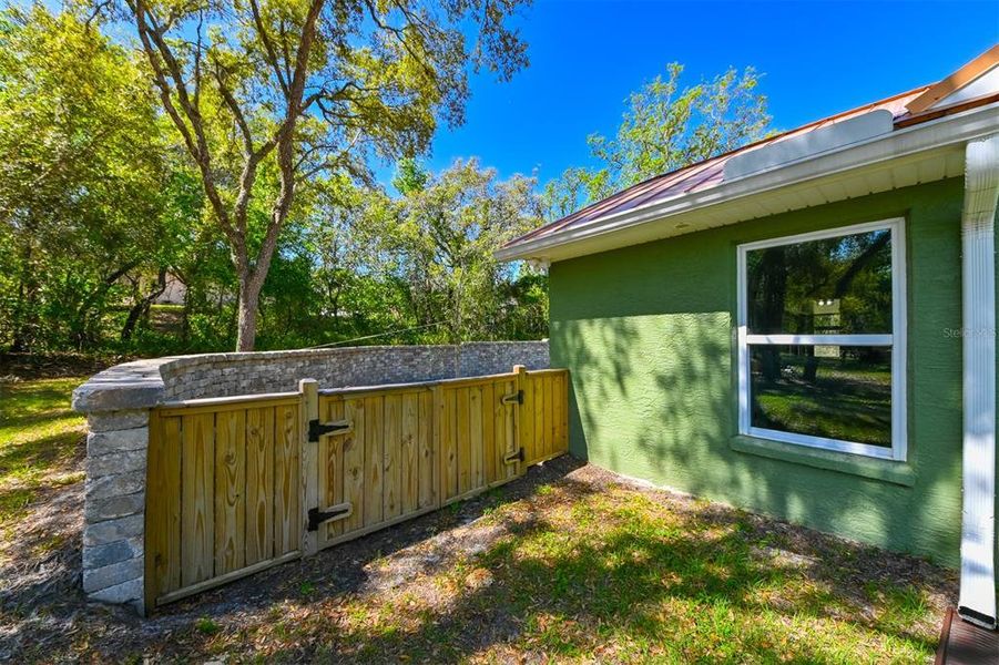 Exterior details and patio area of a home in , Lecanto (Image 30).