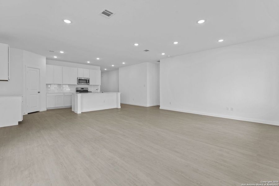 Spacious, unfurnished interior of a new home in , New Braunfels (Image 21).