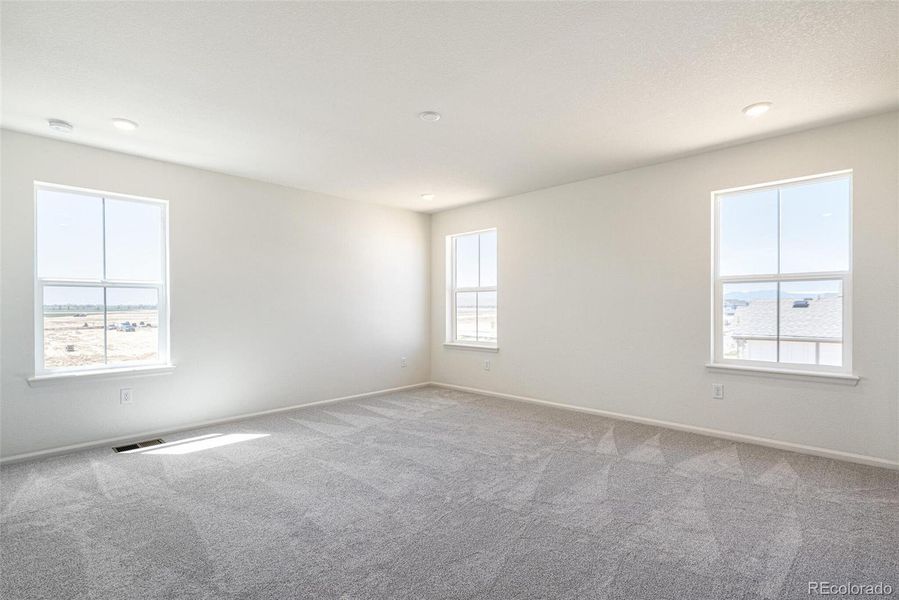 Spacious, unfurnished interior of a new home in Farmlore, Brighton (Image 29).