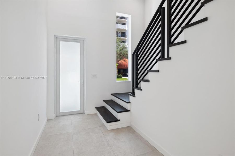 Spacious, unfurnished interior of a new home in , Pompano Beach (Image 46).