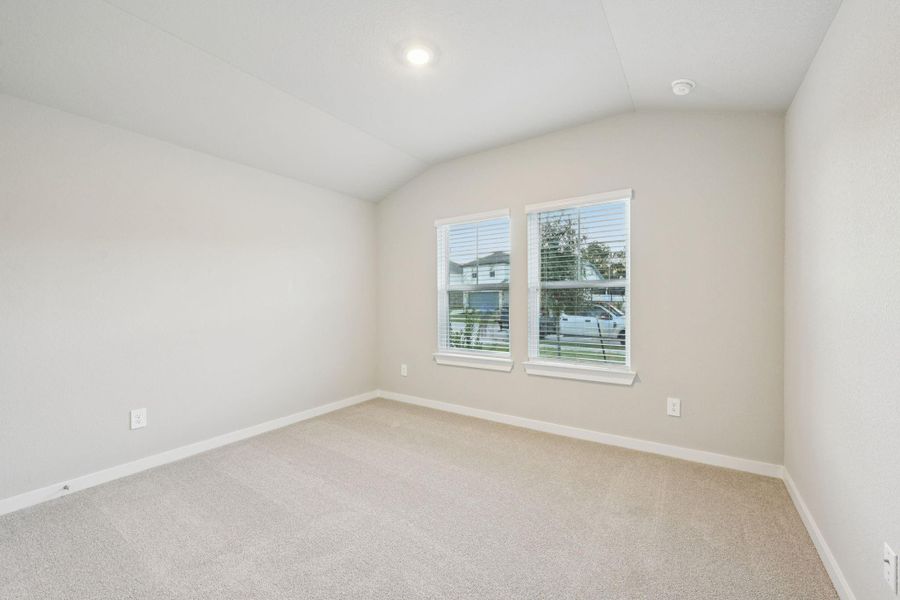 Spacious, unfurnished interior of a new home in Stewart's Ranch, Conroe (Image 19).