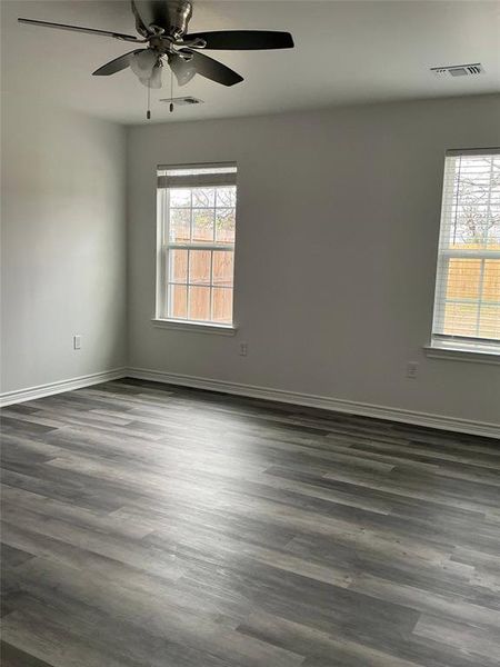 Spacious, unfurnished interior of a new home in , Denison (Image 9).