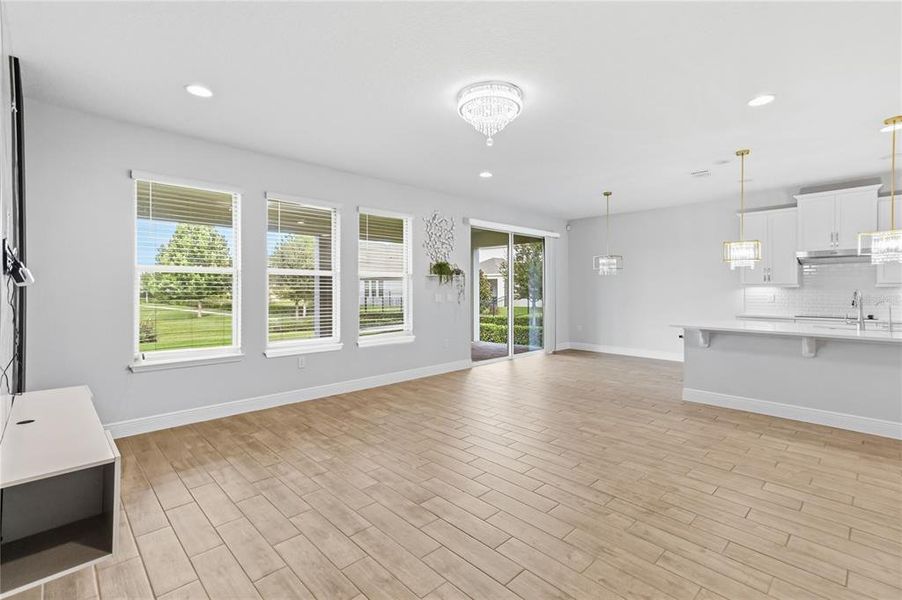 Spacious, unfurnished interior of a new home in , Winter Garden (Image 44).