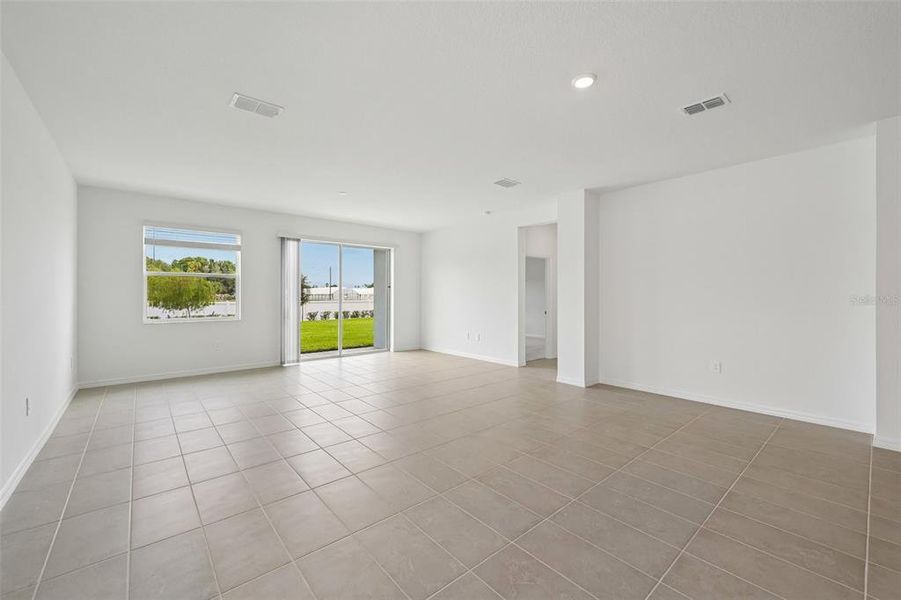 Spacious, unfurnished interior of a new home in Southpointe, Palmetto (Image 16). Spacious, unfurnished interior of a new home in Southpointe, Palmetto (Image 16).