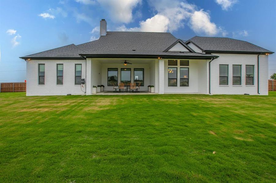 Exterior details and patio area of a home in , Lorena (Image 3).