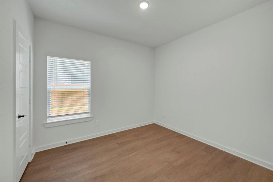 Spacious, unfurnished interior of a new home in Sorella, Tomball (Image 33).