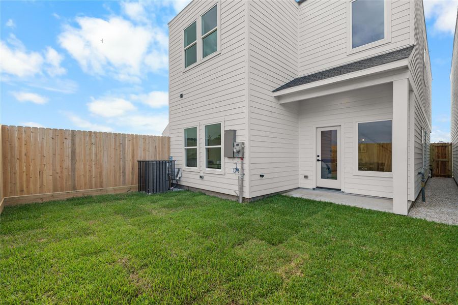 Backyard – Previous work by the builder in the community, not representation of exact unit listed. Backyard – Previous work by the builder in the community, not representation of exact unit listed.
