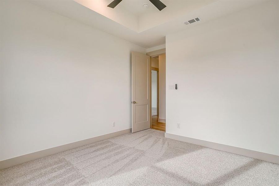 Spacious, unfurnished interior of a new home in Tuscan Estates, Waxahachie (Image 25).