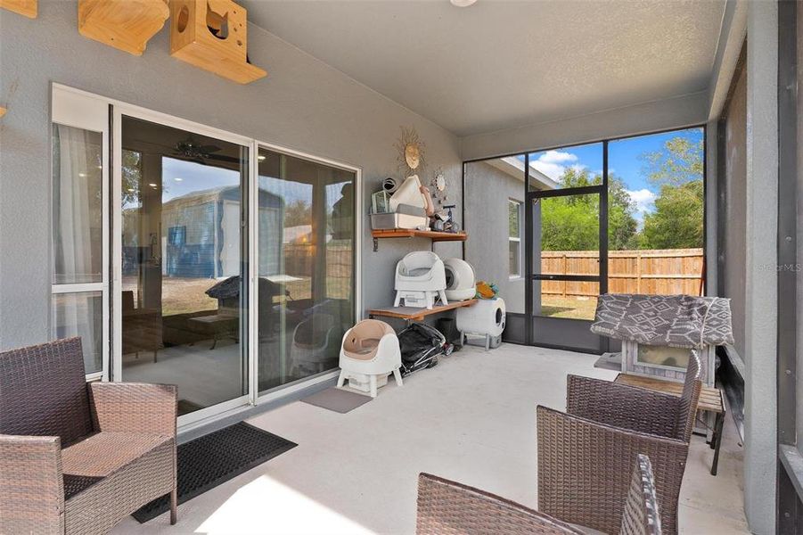 Exterior details and patio area of a home in , Umatilla (Image 3).