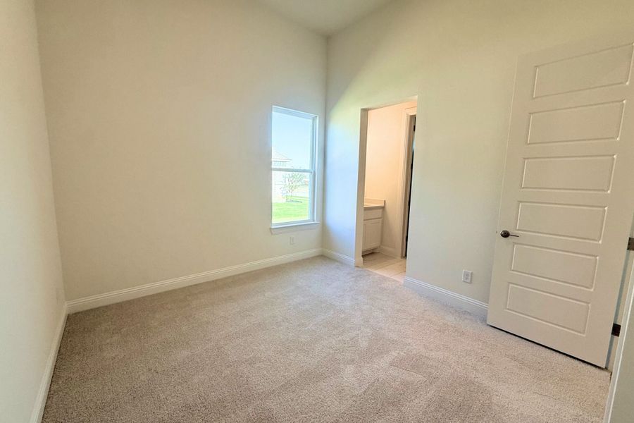 Spacious, unfurnished interior of a new home in Polo Ridge, Mesquite (Image 17).
