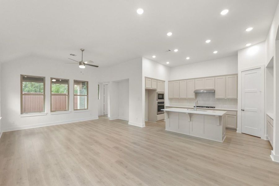 Spacious, unfurnished interior of a new home in Evergreen, Conroe (Image 24). Spacious, unfurnished interior of a new home in Evergreen, Conroe (Image 24).