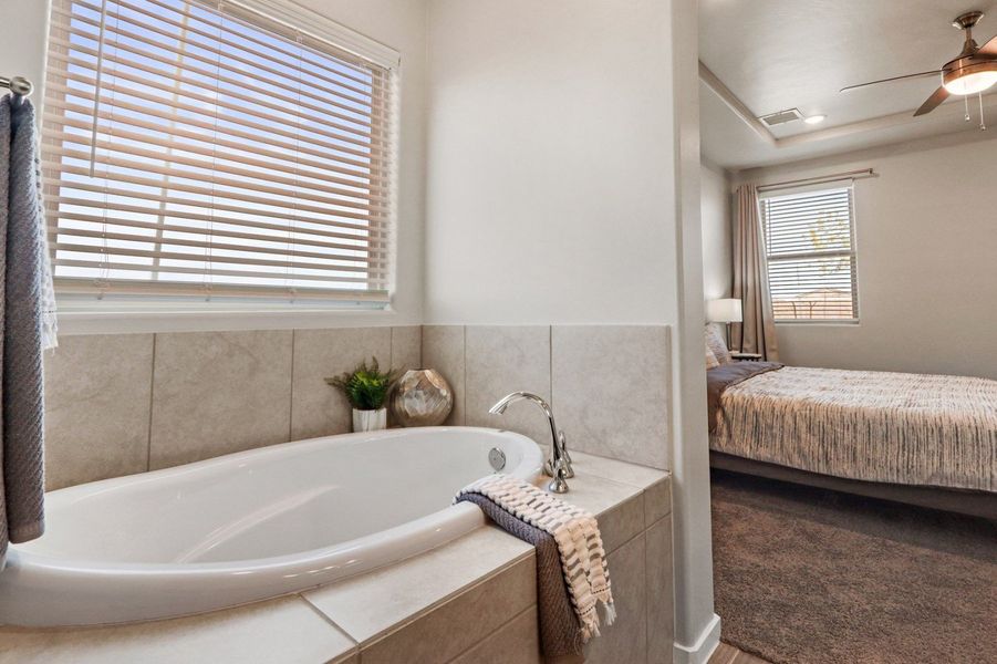 Representative furnished interior of a home built from the Shalem by Hakes Brothers in Hillside Park, El Paso (Image 27).