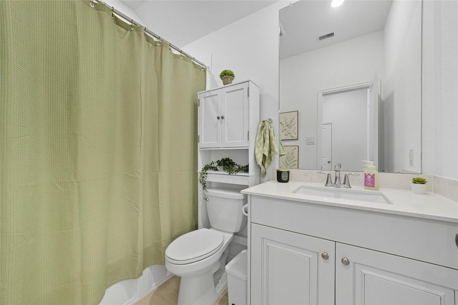 The secondary bathroom. The secondary bathroom.