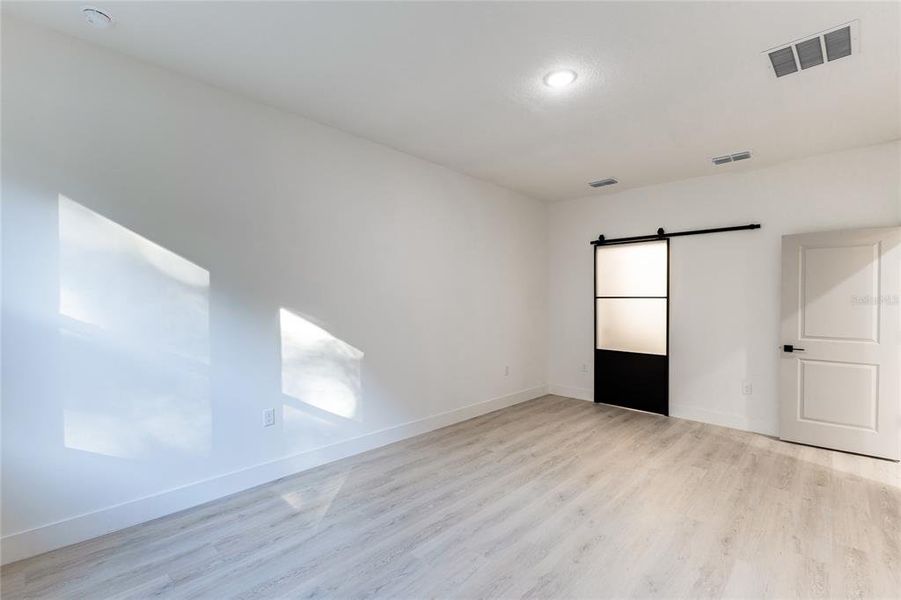 Spacious, unfurnished interior of a new home in , Deltona (Image 29).