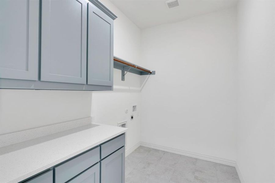 Furnished interior view inside a new home in , Waxahachie (Image 7).